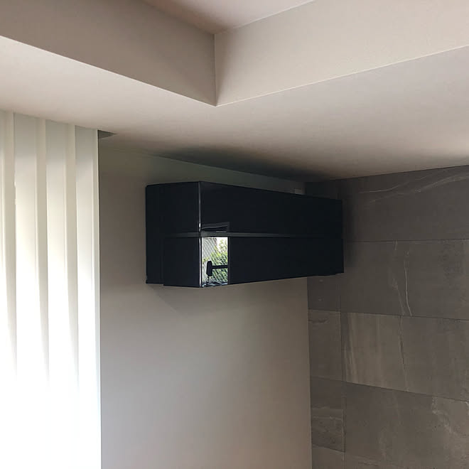 ブラック大好き 三菱エアコン ブラック 2階リビング 白とグレー などのインテリア実例 08 14 00 12 33 Roomclip ルームクリップ