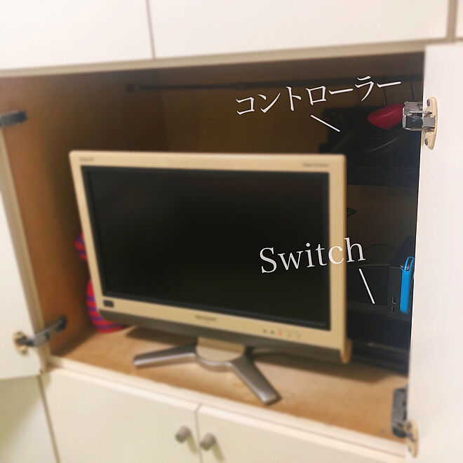 テレビ周り Nintendo Switch ゲーム機収納 吊り下げ収納 だいたいは100均 などのインテリア実例 08 23 01 32 Roomclip ルームクリップ