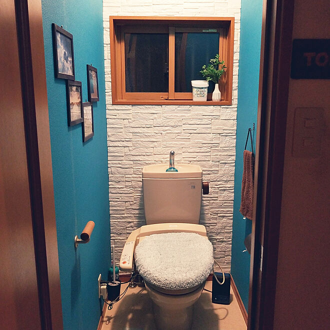 バス トイレ トイレ改造計画 壁紙屋本舗 夏フェスを感じるスタイル 白と青と黒と木目が好き などのインテリア実例 18 04 19 00 21 18 Roomclip ルームクリップ