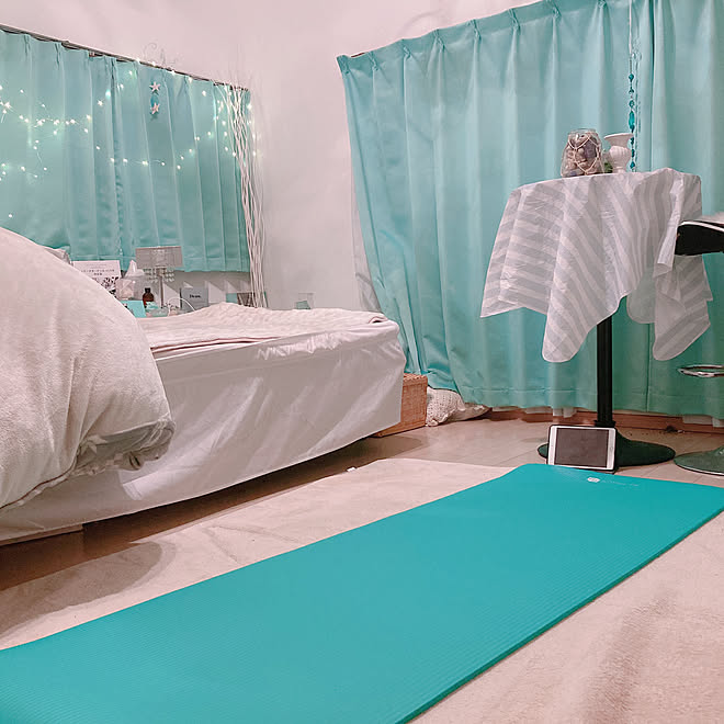 ティファニーブルーの寝室 ティファニーブルー ヨガマット敷きっぱなし ヨガマット 健康 などのインテリア実例 22 03 16 23 23 07 Roomclip ルームクリップ