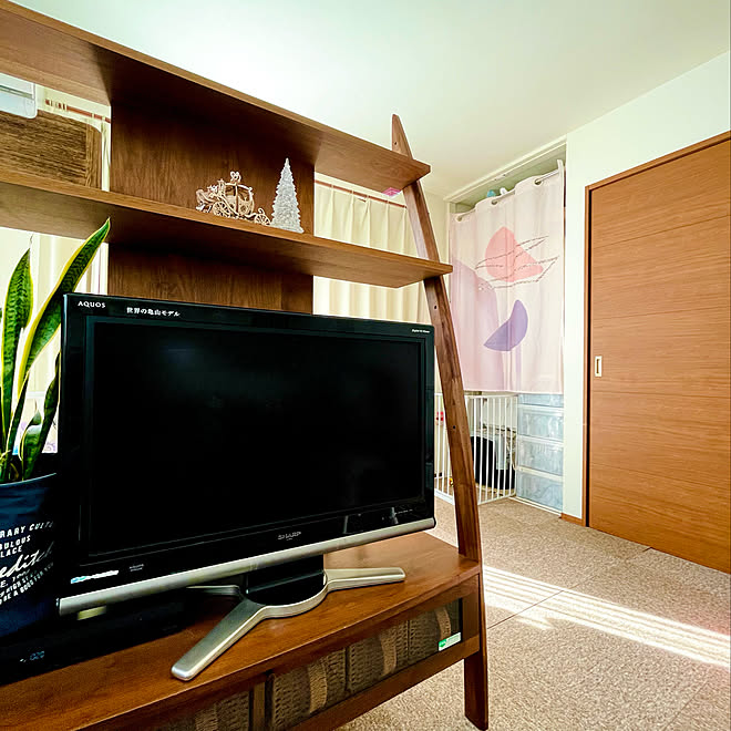 西に金色 風水 目隠し リビングの一角 子ども服収納 などのインテリア実例 22 03 31 21 39 50 Roomclip ルームクリップ