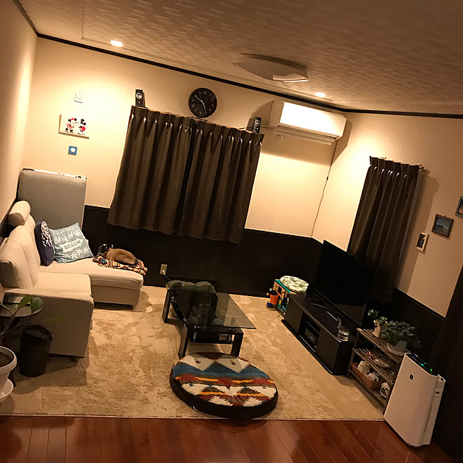 夜のリビング ダウンライト 照明 猫との生活 ねこと暮らす などのインテリア実例 19 01 21 17 09 11 Roomclip ルームクリップ 夜のリビング ダウンライト 照明 猫との生活 ねこと暮らす などのインテリア実例 19 01 21 17 09 11 Roomclip ルームクリップ