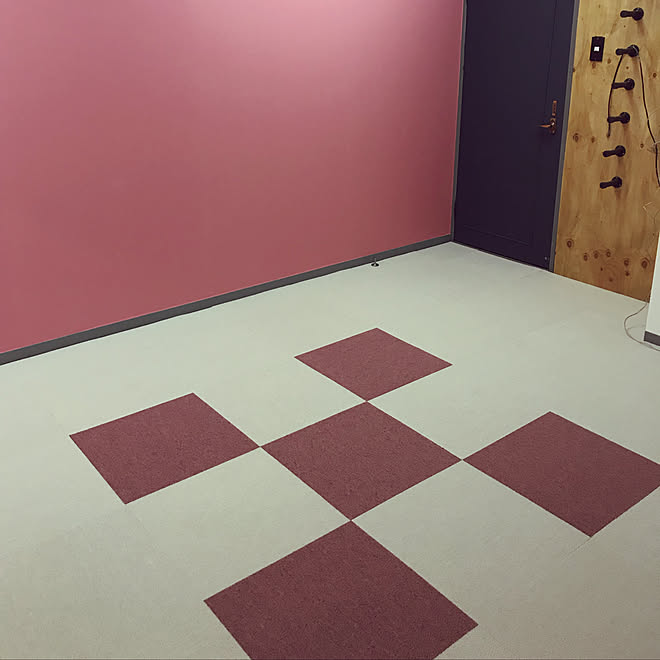 部屋全体 ピンク モールディング タイルカーペット スタジオ などのインテリア実例 18 02 24 22 47 42 Roomclip ルームクリップ