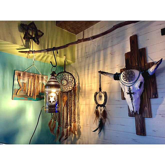 板壁風壁紙 ライムイエローの壁紙 水色の壁 流木 バッファロースカル自作 などのインテリア実例 19 06 21 44 34 Roomclip ルームクリップ