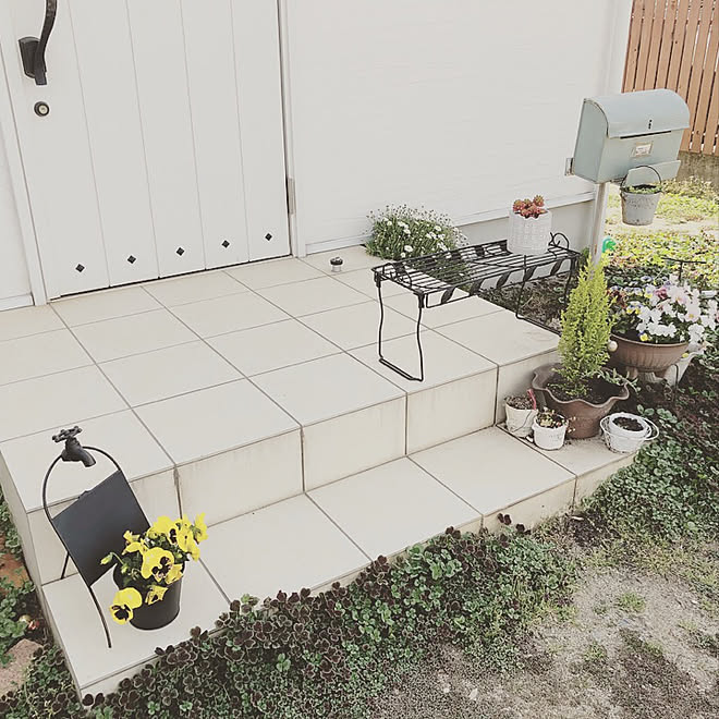 玄関 入り口 玄関先のガーデニング 玄関先 ガーデン雑貨 ガーデン などのインテリア実例 18 04 12 10 16 25 Roomclip ルームクリップ