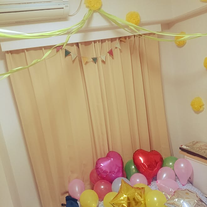 風船 ペーパーフラワー キャンドゥ 紙テープ キラキラ などのインテリア実例 16 12 30 00 51 23 Roomclip ルームクリップ