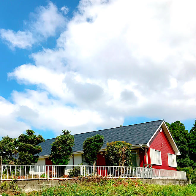 朝のハル散歩 ฅ՞•ﻌ•՞ฅﾜﾝ♥/三角屋根の我が家/また又！カメラマーク(๑･᷄ὢ･᷅ ๑)/2019.7.6☀️/三角屋根の家&hellip;などの