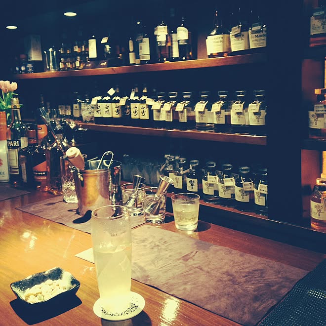 壊滅的に頭痛がする/友人のとこのBAR/インテリアはこの際関係ない/ウォッカの量は10mℓが限界/最終的には烏龍茶&hellip;などのインテリア実例
