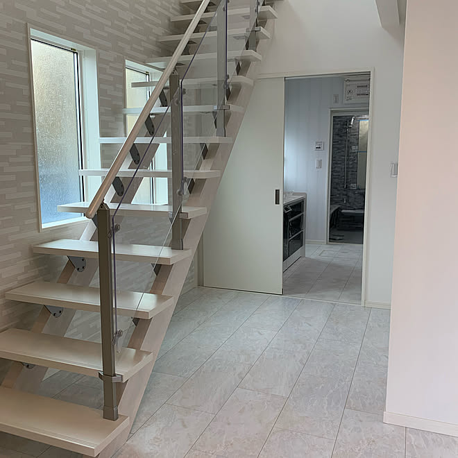 吹き抜け階段 住宅情報館 外壁は白 玄関 入り口のインテリア実例 10 18 15 43 59 Roomclip ルームクリップ