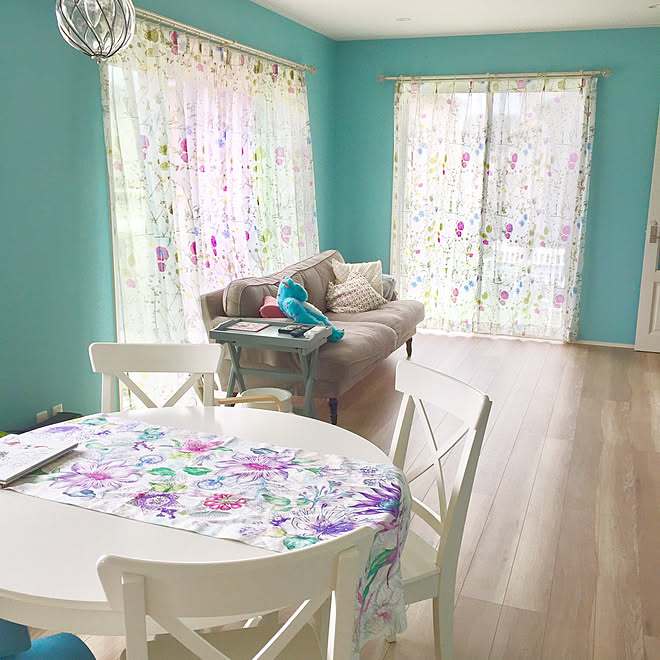 リビング ティファニーブルーの壁紙 ティファニーブルー ダイニングテーブル ダイニング などのインテリア実例 17 09 10 14 50 35 Roomclip ルームクリップ