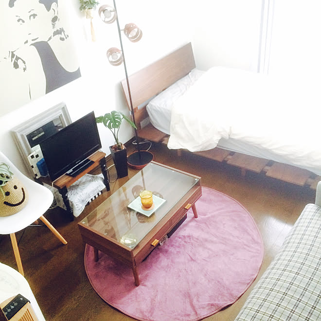 部屋全体/ニトリ/ラグ変えたい/狭すぎて引きで撮れない！/IKEA オードリー・ヘプバーン&hellip;などのインテリア実例 20170806