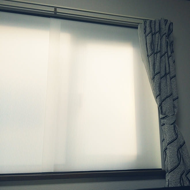 部屋全体 プラダン プラダンdiy プラダンで二重窓 寝室の窓 などのインテリア実例 11 07 15 10 46 Roomclip ルームクリップ