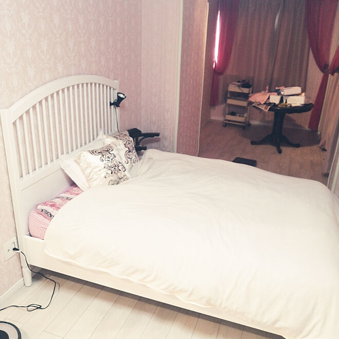 ベッド周り 快適な空間にしたい おしゃれな寝室に憧れる ピンクの