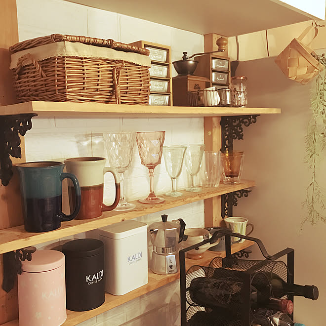 タイル風壁紙 スッキリを目指して カフェ風インテリア 壁紙 カルディのキャニスター缶 などのインテリア実例 21 12 12 15 39 19 Roomclip ルームクリップ