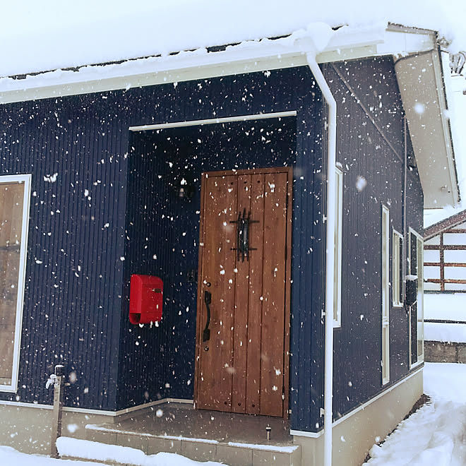 玄関 入り口 ネイビー 外壁 平屋の家 マーキュリーポストのインテリア実例 17 12 12 09 08 04 Roomclip ルームクリップ