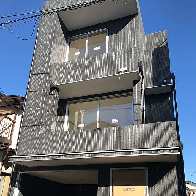 玄関 入り口 外壁 狭小住宅 3階建て 坪の小さな家 などのインテリア実例 17 11 16 43 04 Roomclip ルームクリップ 玄関 入り口 外壁 狭小住宅 3階建て 坪の小さな家 などのインテリア実例 17 11 16 43 04 Roomclip ルームクリップ