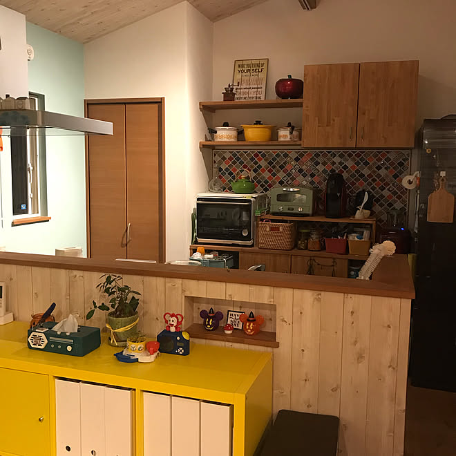 キッチン 水色の壁紙 黄色 名古屋モザイク Popカラー などのインテリア実例 18 10 13 18 22 08 Roomclip ルームクリップ