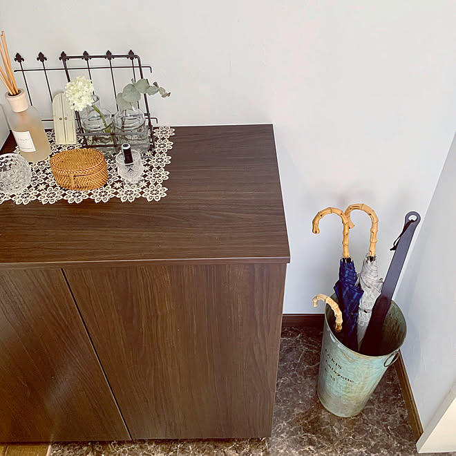 下駄箱の横 玄関 ニトリ ダークブラウン ビーチ材 などのインテリア実例 08 11 11 05 17 Roomclip ルームクリップ