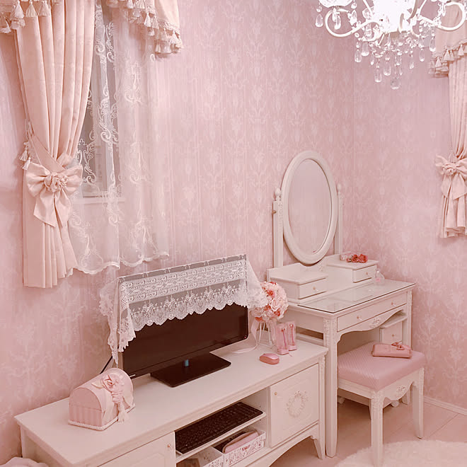 部屋全体 姫系が好き サンゲツ アクセントクロス ピンク などのインテリア実例 18 11 29 09 41 Roomclip ルームクリップ