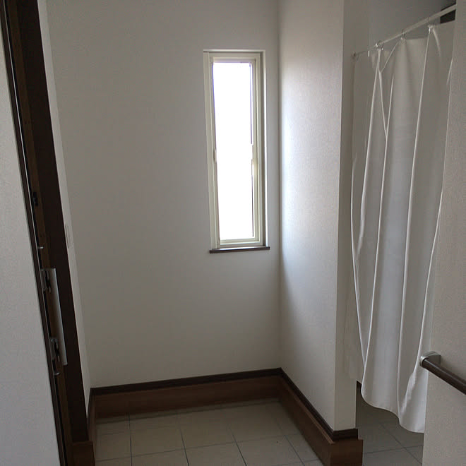 つっぱり棒でカーテン つっぱり棒 玄関 シューズクローク くつ箱 などのインテリア実例 19 08 18 11 39 18 Roomclip ルームクリップ