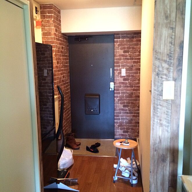 玄関 入り口 ワンルーム 一人暮らし 壁紙 カフェ風のインテリア実例 15 04 13 22 19 41 Roomclip ルームクリップ