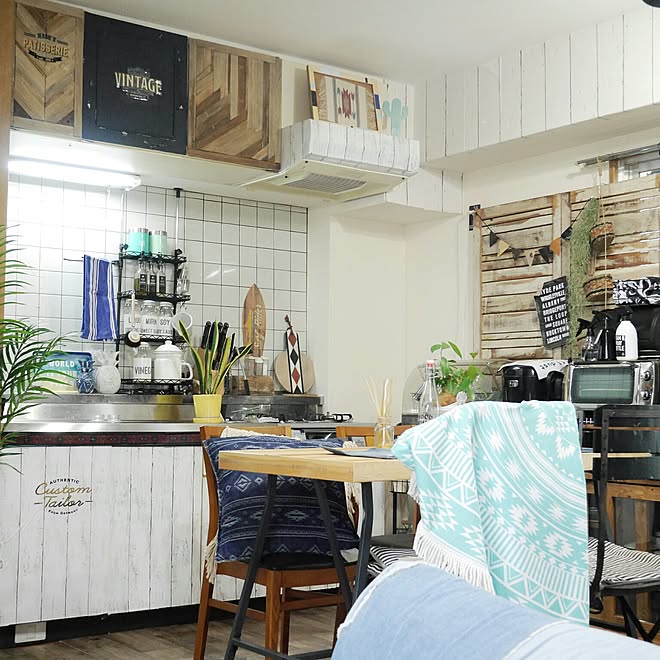キッチン 西海岸インテリア 賃貸マンション ヘリンボーンdiy 板壁風リメイクシート などのインテリア実例 17 06 26 16 28 08 Roomclip ルームクリップ