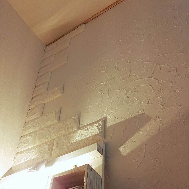 壁 天井 すのこリメイク 賃貸 賃貸アパート 漆喰風壁紙のインテリア実例 17 01 19 09 38 28 Roomclip ルームクリップ