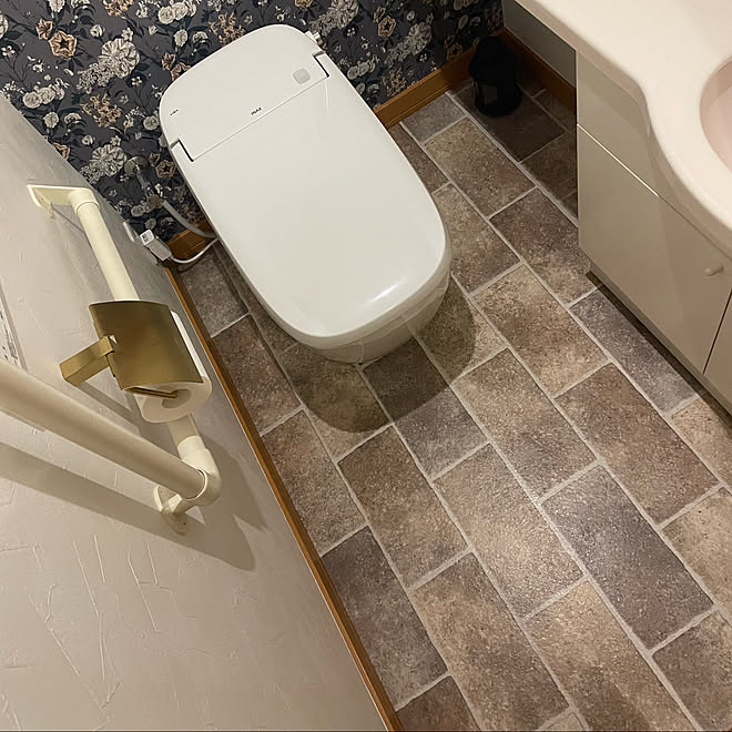 トイレのリフォーム フロアタイル 床材 バス トイレのインテリア実例 22 05 04 06 15 41 Roomclip ルームクリップ