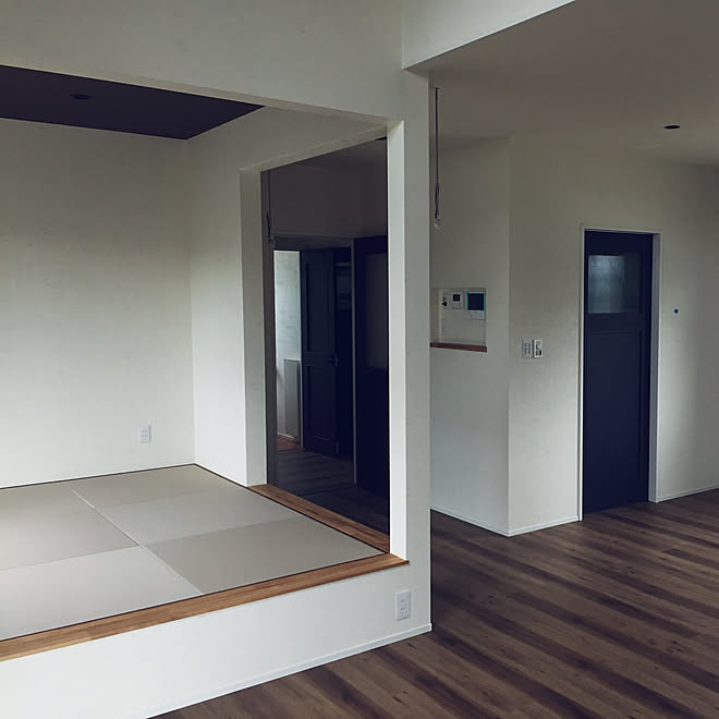 リビング リモコンニッチ 4 5畳の畳コーナー 小上がり和室 灰桜色の畳 などのインテリア実例 18 06 18 22 34 35 Roomclip ルームクリップ