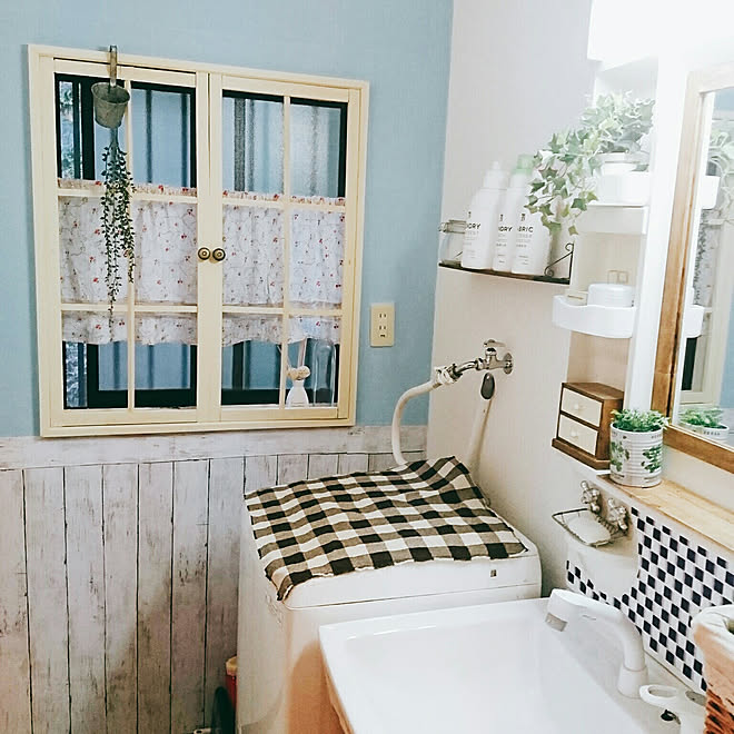バス トイレ 窓枠diy ダイソー 水色の壁紙 洗面所diyのインテリア実例 17 10 26 17 17 18 Roomclip ルームクリップ