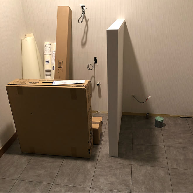 洗面所とトイレが一緒/トイレと洗面所が一緒/モルタルタイル/シンコール S2411/グレーのタイル&hellip;などのインテリア実例 2020