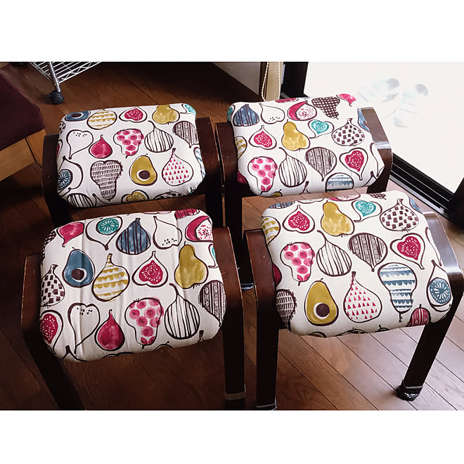 タッカーはダイソーで300円/DIY 椅子の座面張り替え/木製スツール/リビングのインテリア実例 - 2019-12-02 11:51:17
