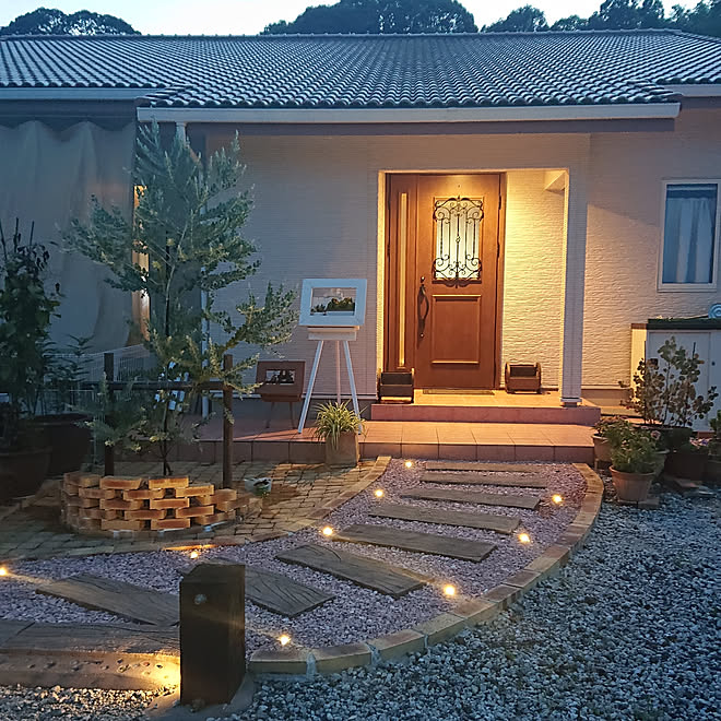 玄関 入り口 玄関アプローチ 南仏風 南欧風 庭 などのインテリア実例 08 02 19 52 21 Roomclip ルームクリップ