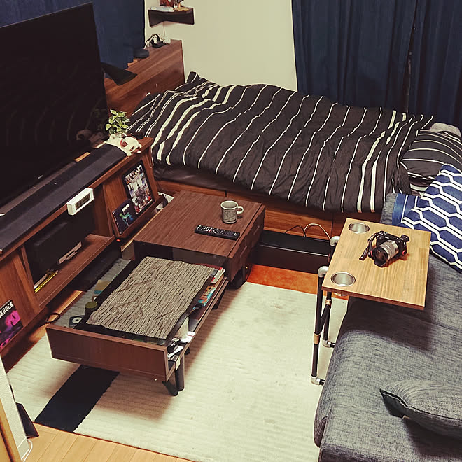 部屋全体/ひとり暮らし 1K/サイドテーブルDIY/ガス管DIY/ニトリ ソファー&hellip;などのインテリア実例 20190105 23