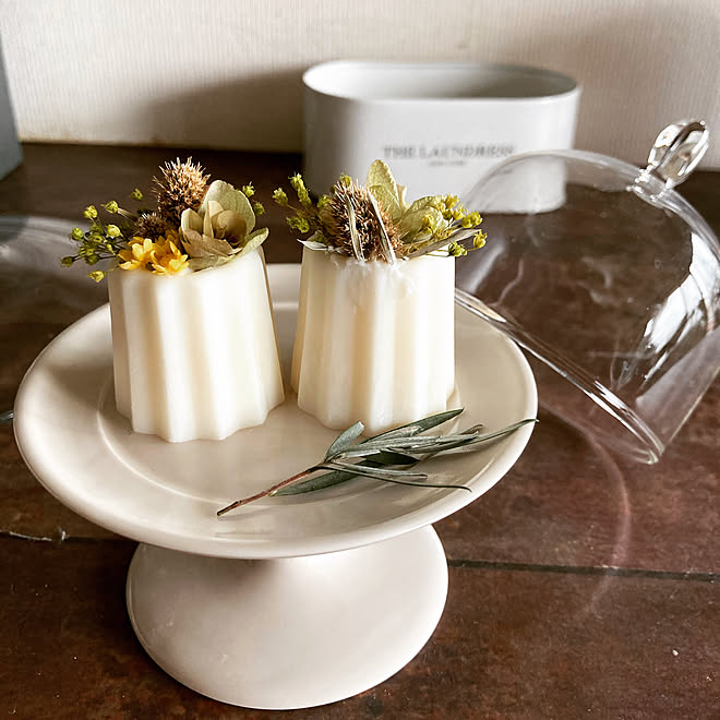 ガラスドーム ケーキドーム 手作り カヌレ型キャンドル 生花のある暮らし などのインテリア実例 07 14 22 54 44 Roomclip ルームクリップ