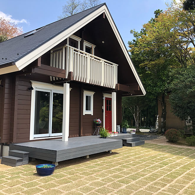 芝生 ウッドデッキ ログハウス 寄植え 木の家 などのインテリア実例 19 05 02 21 01 42 Roomclip ルームクリップ