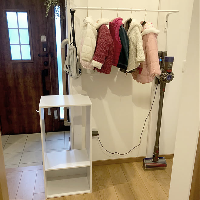 玄関 入り口 カラーボックス Diy ディアウォール コートハンガー などのインテリア実例 18 01 17 35 13 Roomclip ルームクリップ