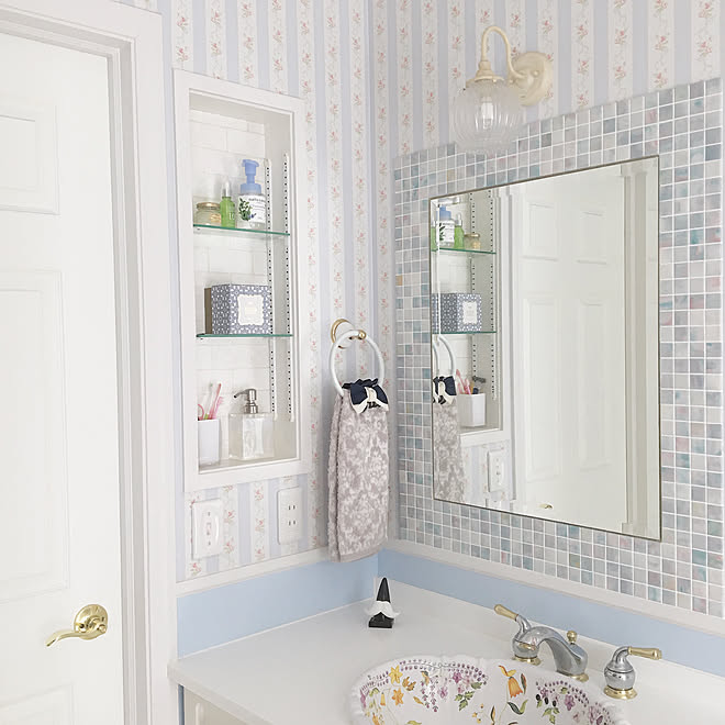 バス トイレ 洗面所 輸入住宅 海外のインテリアに憧れる ホワイト ブルー などのインテリア実例 18 05 29 22 49 00 Roomclip ルームクリップ