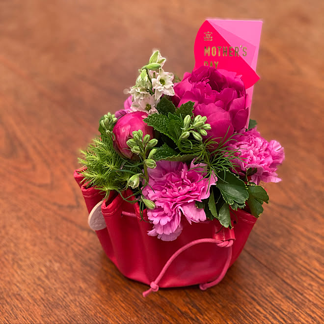 母の日のプレゼント 母の日 青山フラワーマーケット フラワーベース お花 などのインテリア実例 21 05 08 08 00 02 Roomclip ルームクリップ