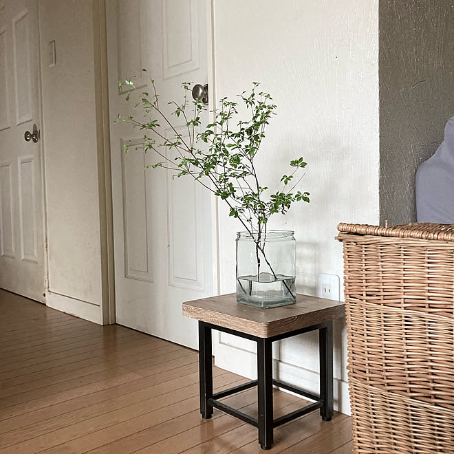 ラタンバスケット みどりのある暮らし ガラス瓶 フラワーベース ドウダンツツジ などのインテリア実例 21 05 21 11 35 45 Roomclip ルームクリップ