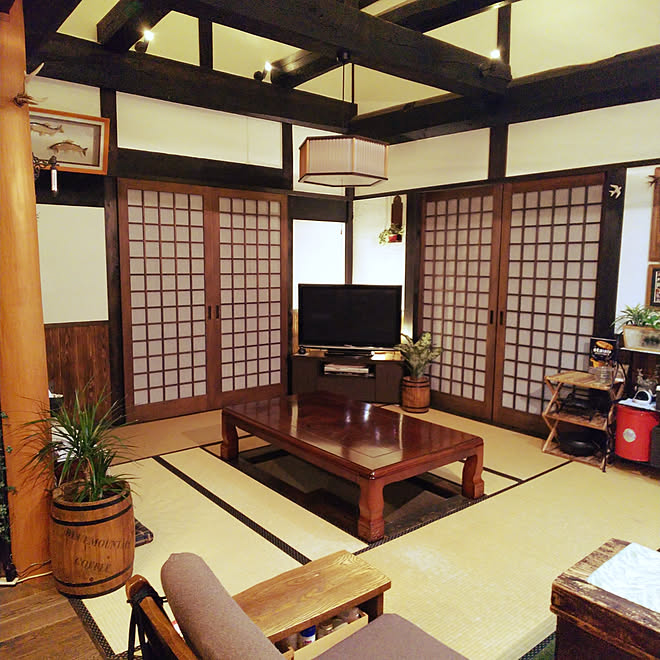 リビング 堀こたつ 日本家屋 築150以上 古いものが好き などのインテリア実例 18 07 07 00 21 32 Roomclip ルームクリップ