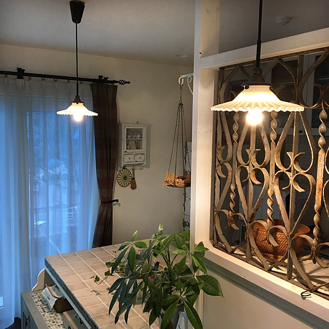 アンティーク アイアンフェンス ミルクガラスシェード ペンダントライト Diy などのインテリア実例 02 07 15 46 18 Roomclip ルームクリップ アンティーク アイアンフェンス ミルクガラスシェード ペンダントライト Diy などのインテリア実例 02 07 15 46 18 Roomclip ルームクリップ