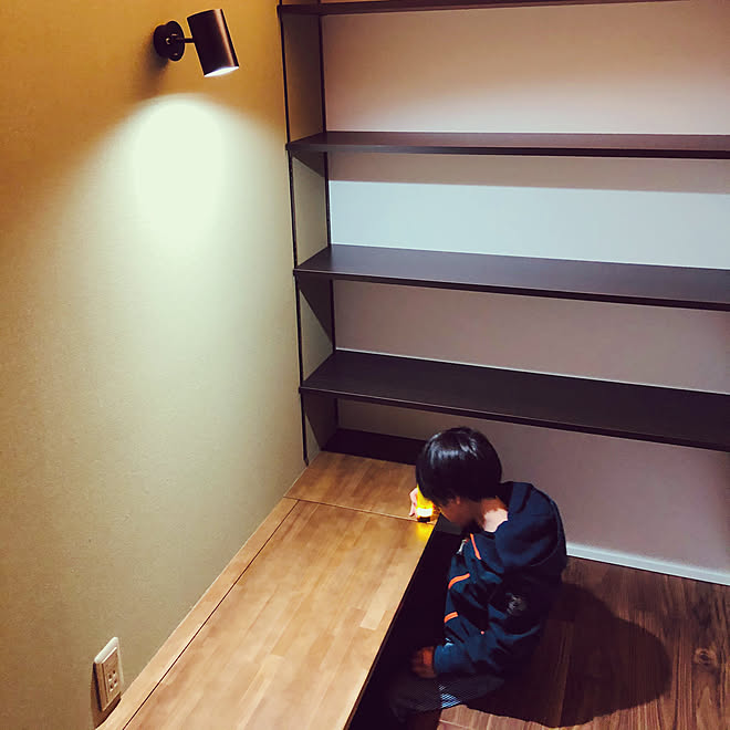 秘密基地 男のロマン 書斎 掘りごたつ スポットライト などのインテリア実例 09 18 19 06 59 Roomclip ルームクリップ 秘密基地 男のロマン 書斎 掘りごたつ スポットライト などのインテリア実例 09 18 19 06 59 Roomclip ルームクリップ