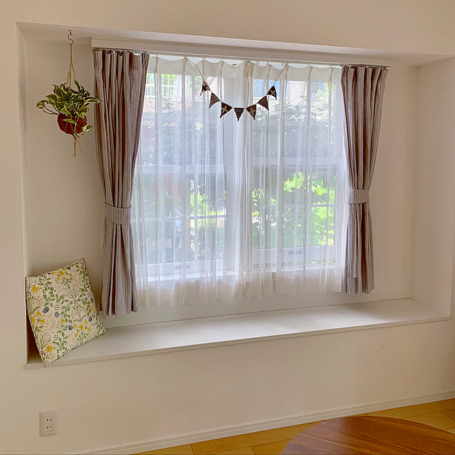 出窓 ハンギングプランツ ポトス エンジョイ ポトス インテリアグリーン などのインテリア実例 19 06 26 07 39 51 Roomclip ルームクリップ