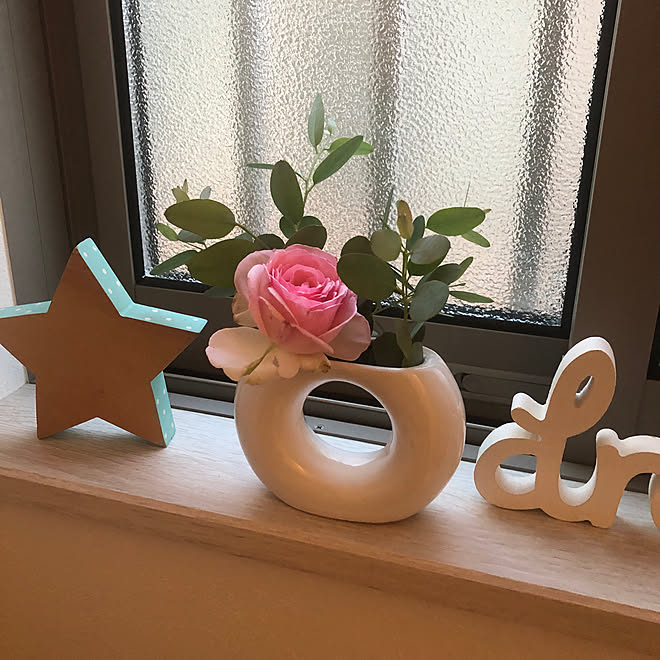 お庭の花 ピエールドゥロンサール ユーカリ 花瓶 Seria などのインテリア実例 22 05 09 12 31 22 Roomclip ルームクリップ