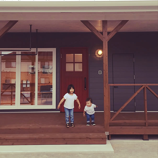 赤い玄関ドア 西海岸 カリフォルニア風 カバードポーチ 平屋 などのインテリア実例 19 07 04 23 38 54 Roomclip ルームクリップ