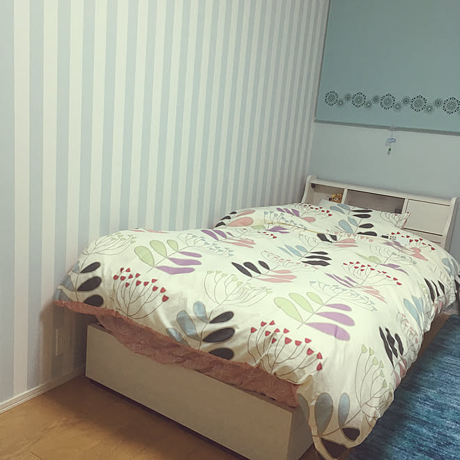 ストライプの壁紙 水色 白 水色の壁 水色の壁紙 水色 などのインテリア実例 19 01 28 22 57 36 Roomclip ルームクリップ