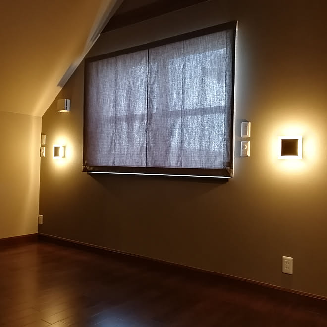 部屋全体 勾配天井 照明 ブラケットライト シェードカーテン などのインテリア実例 19 12 19 00 14 40 Roomclip ルームクリップ