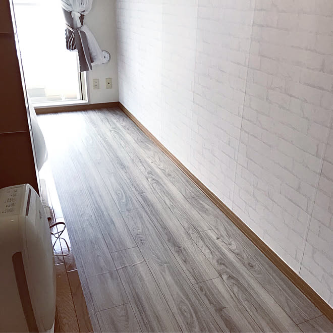 貼ってはがせるフロアシート 床diy 一人暮らしインテリア Diy 一人暮らし などのインテリア実例 19 05 24 09 36 05 Roomclip ルームクリップ