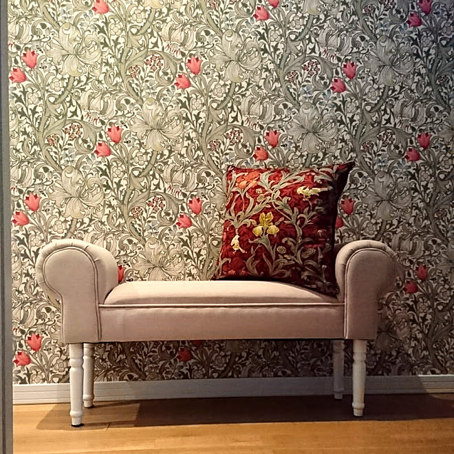 壁 天井 花柄 クッション ウィリアムモリスの壁紙 ウィリアムモリス などのインテリア実例 18 06 03 21 55 02 Roomclip ルームクリップ